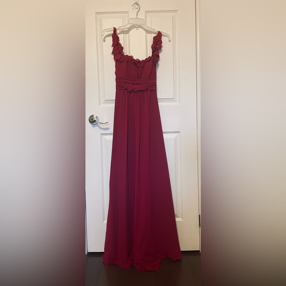 Gorgeous burgundy long gown - Picture 1 of 9